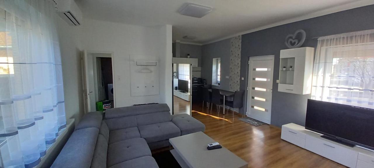 Be-Le-Valo Apartman Apartment Szecseny Luaran gambar